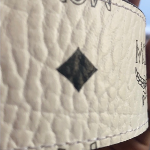 McMbelt holes not punched , the belt isn’t sized - Picture 3 of 3